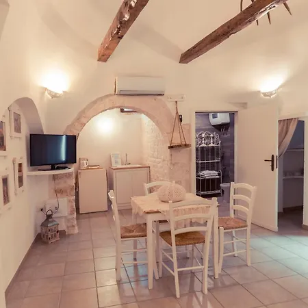 Widespread Trulli In The Historic Center - Trulli Antichi Mestieri